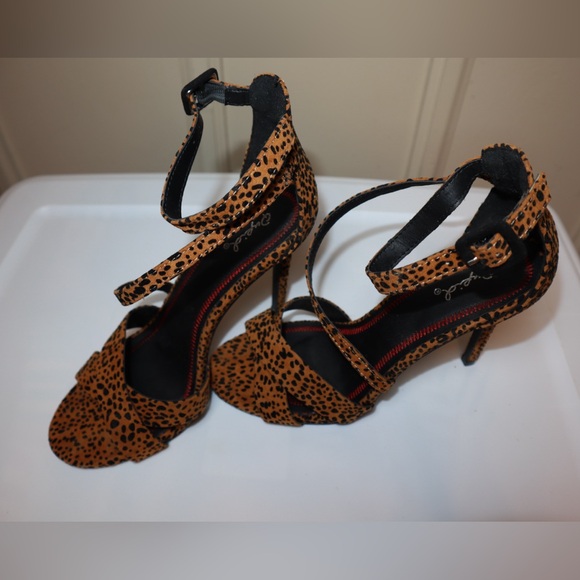 That's A Wrap Buckle Stiletto Heels SIZE 8.5 - Picture 5 of 5